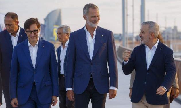 El PSC (Ayuntamiento de Barcelona y Generalitat) reciben «muy contentos» al Borbón