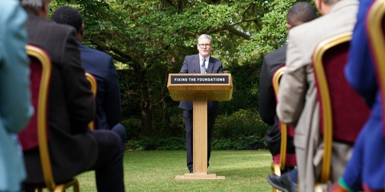 REINO UNIDO. La socialdemocracia en el gobierno anuncia recortes y castigo a los trabajadores