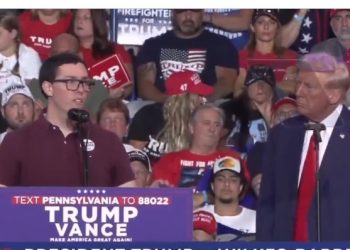 EE.UU. Trump hace subir al estrado de un mitin a un venezolano para que hable del comunismo