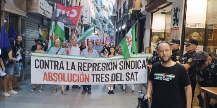 La represión contra el movimiento obrero continua, la solidaridad de clase también, hoy en Granada juicio contra 3 militantes del SAT
