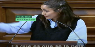 ¡Se la pela!  Tesh Sidi en el parlamento sobre la regularización