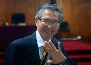 PERÚ. Los golpistas fujimoristas consiguen tres días oficiales de luto y que negros carguen el féretro