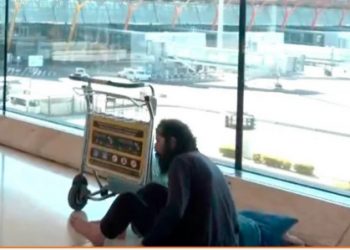 Más de 200 personas sin hogar duermen cada noche en el aeropuerto de Barajas