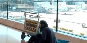 Más de 200 personas sin hogar duermen cada noche en el aeropuerto de Barajas