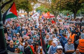 FRANCIA. La izquierda se movilizó contra la alianza de gobierno derecha-extrema derecha