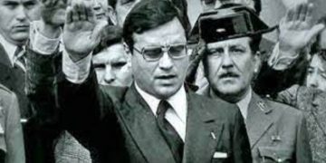 La jueza argentina (en España no se le puede juzgar) rechaza la petición de archivar la causa contra el ex ministro fascista Martín Villa