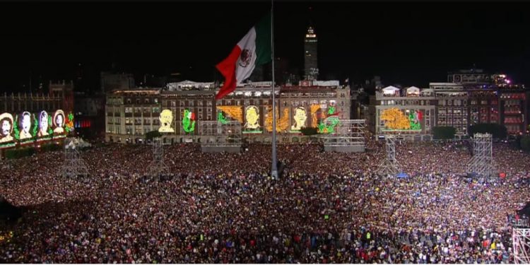 MÉXICO. Una multitud histórica despidió a López Obrador con un grito por la independencia contra el imperialismo español