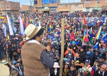 BOLIVIA. Evo Morales convocó a miles de personas a una marcha contra el gobierno