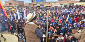 BOLIVIA. Evo Morales convocó a miles de personas a una marcha contra el gobierno
