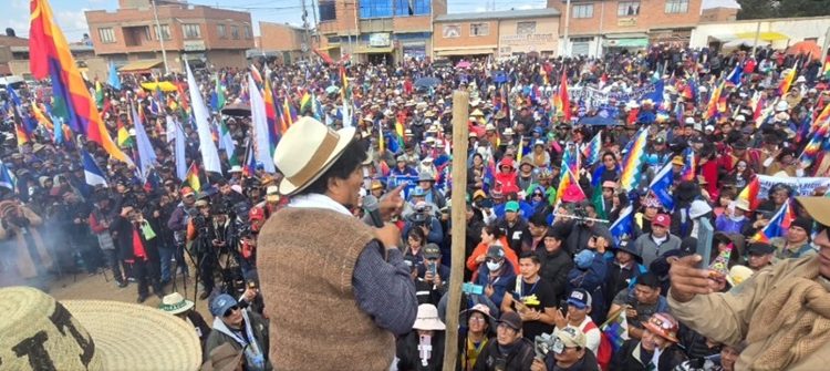 BOLIVIA. Evo Morales convocó a miles de personas a una marcha contra el gobierno