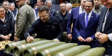 EE.UU. Zelensky acude a entrevistarse con sus amos y a firmar en las municiones