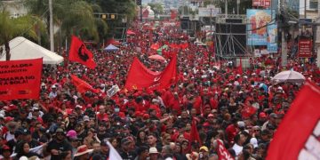 HONDURAS. Decenas de miles de personas se movilizaron contra el golpismo y en apoyo al gobierno