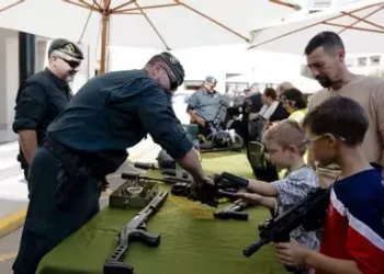 La Guardia Civil de Cádiz celebra una jornada de puertas abiertas… a la indecencia