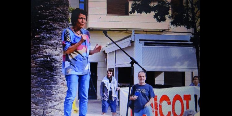 Navalmoral de la Mata: Intervención de Ángeles Maestro tras la manifestación por Palestina