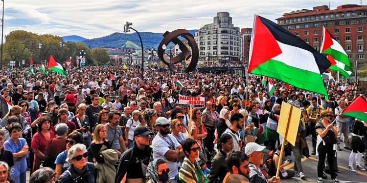 Miles de personas han llenado las calles de Bilbao para apoyar al pueblo palestino y a su Resistencia