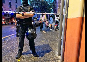 Girona: Un fondo buitre desahució a 11 familias para convertir las viviendas en pisos turísticos