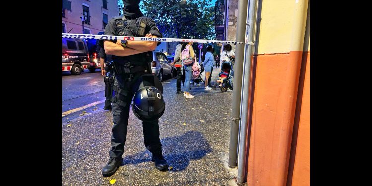 Girona: Un fondo buitre desahució a 11 familias para convertir las viviendas en pisos turísticos