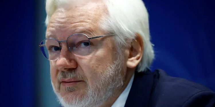 Primeras declaraciones de Assange: “Soy libre porque me declaré culpable de periodismo”