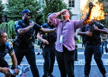 EE.UU. Un hombre se prende fuego en el brazo cerca de la Casa Blanca al grito de “Palestina libre”