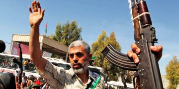 “Lo más terrible se aprende enseguida y lo hermoso nos cuesta la vida”