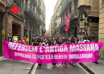 Se manifiestan contra el gobierno del PSC de Barcelona y en defensa del centro social de l’Antiga Massana