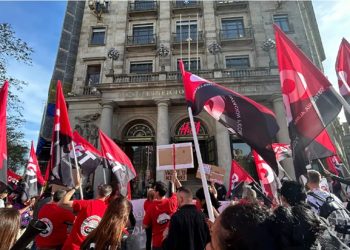 Los sindicatos del régimen, CC.OO y UGT, satisfechos porque H&M echará a 492 y no a 588 trabajadores