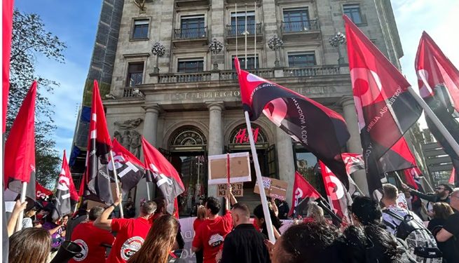 Los sindicatos del régimen, CC.OO y UGT, satisfechos porque H&M echará a 492 y no a 588 trabajadores