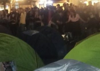 La gran manifestación de Valencia por el derecho a la vivienda se convierte en una acampada