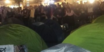 La gran manifestación de Valencia por el derecho a la vivienda se convierte en una acampada