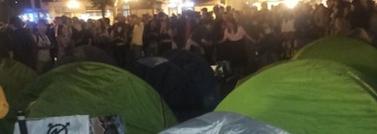 La gran manifestación de Valencia por el derecho a la vivienda se convierte en una acampada