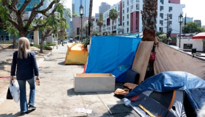 Miles de personas mayores abocadas a vivir en la calle en el «paraíso» americano