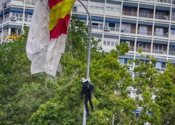 Los cachorros del PP invitan a los de Vox, PSOE y Más Madrid a ver juntos el desfile militar del 12 de octubre