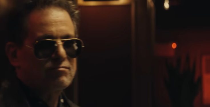 El último video-clip de Joaquín Sabina rodeado de amigos, entre ellos, un conocido ultrarderechista