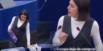 La eurodiputada de Podemos Irene Montero obligada a quitarse el pañuelo palestino