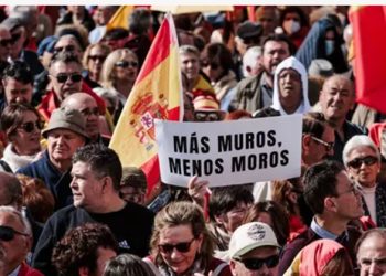 Miles de ultraderechistas de PP y Vox piden elecciones para derrotar al «comunismo»