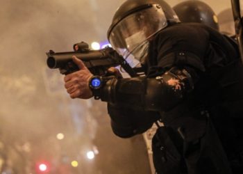 La justicia exonera de responsabilidad («fue en defensa propia») a tres Mossos por reventar un ojo a una chica