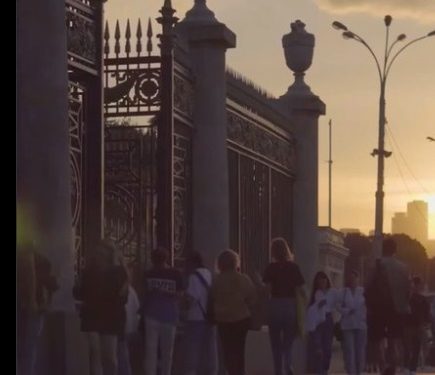 Dirán que por culpa de Putin pero el Ministerio de Exteriores publicó un video promocional de España con imágenes de Moscú