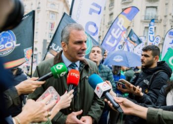 Vox abandera una manifestación de Guardias Civiles y Policías a favor de la «Ley Mordaza», y menta a… los comunistas