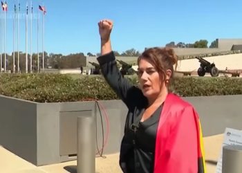 AUSTRALIA. Una senadora le espeta en la cara al rey Carlos III la masacre imperialista británica