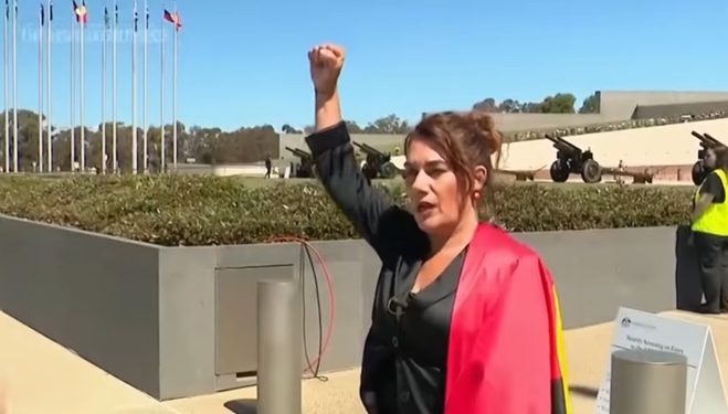 AUSTRALIA. Una senadora le espeta en la cara al rey Carlos III la masacre imperialista británica