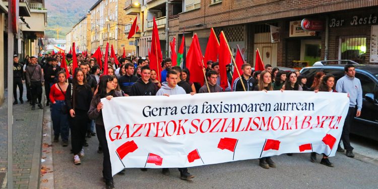 Masiva manifestación en Altsasu contra la guerra y el fascismo; GKS e IA llaman a unirse al socialismo