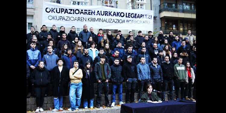 56 gaztetxes se han pronunciado contra la nueva ley antiocupación