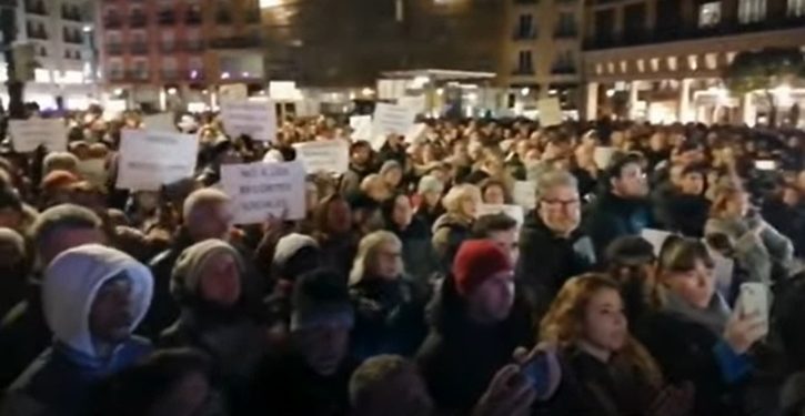 PP y Vox eliminan en Burgos los acuerdos con ONG que colaboran con emigrantes y se les responde con una gran movilización