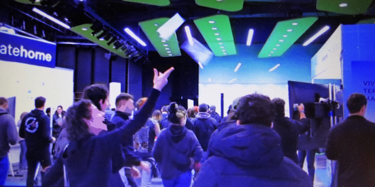 Bilbao: Militantes del Sindicato Socialista irrumpen en el Salón Inmobiliario para denunciar el negocio de la vivienda