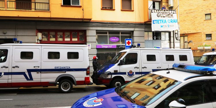 KARLA PISANO. Todo para el pueblo, pero sin el pueblo