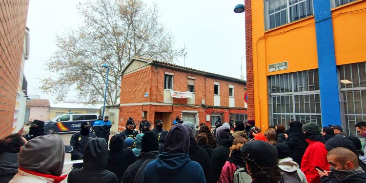 El Sindicato de Vivienda de Valladolid consigue parar un desahucio contra una mujer y sus tres hijas