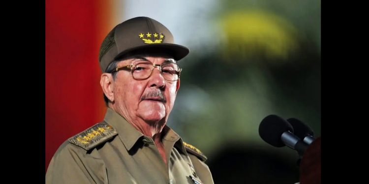 De cuando el compañero Raúl ironizó acerca del partido único comparando Cuba con EE.UU.