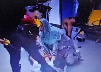 Salvajismo policial en Reino Unido (vídeo)