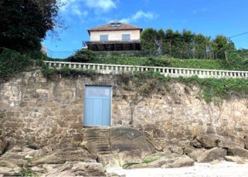 Este es el chalet de Feijóo y su mujer en Moaña (Pontevedra), con acceso a la playa, pero alega que «no se usa»
