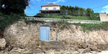 Este es el chalet de Feijóo y su mujer en Moaña (Pontevedra), con acceso a la playa, pero alega que «no se usa»